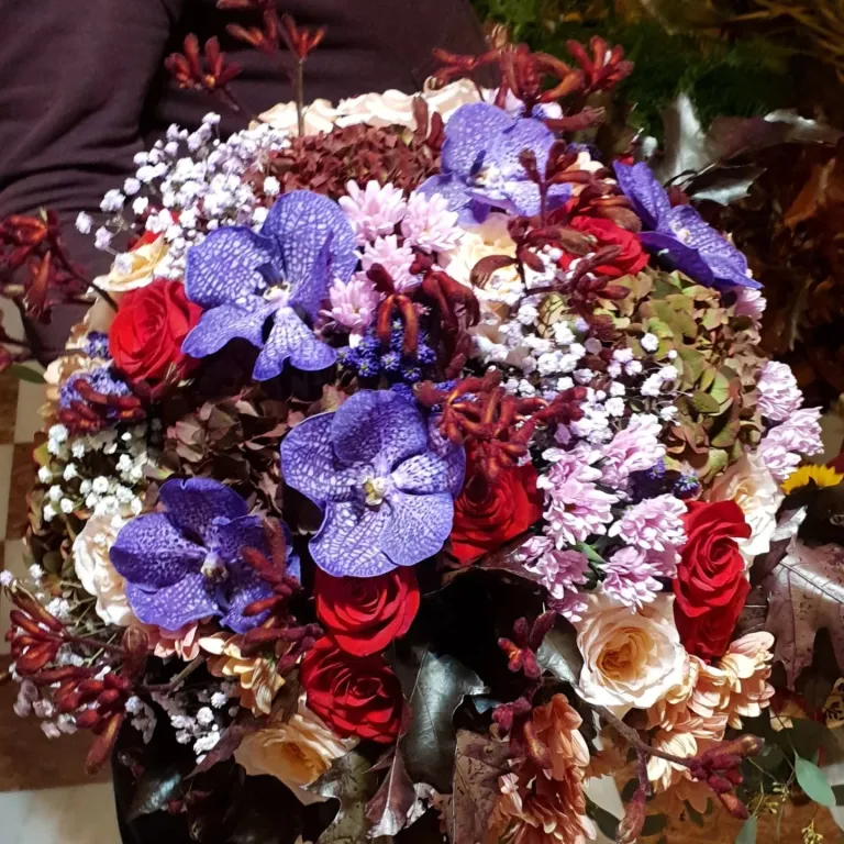 Buchetul de mireasă simbolizează dragostea dintre mire și mireasă.